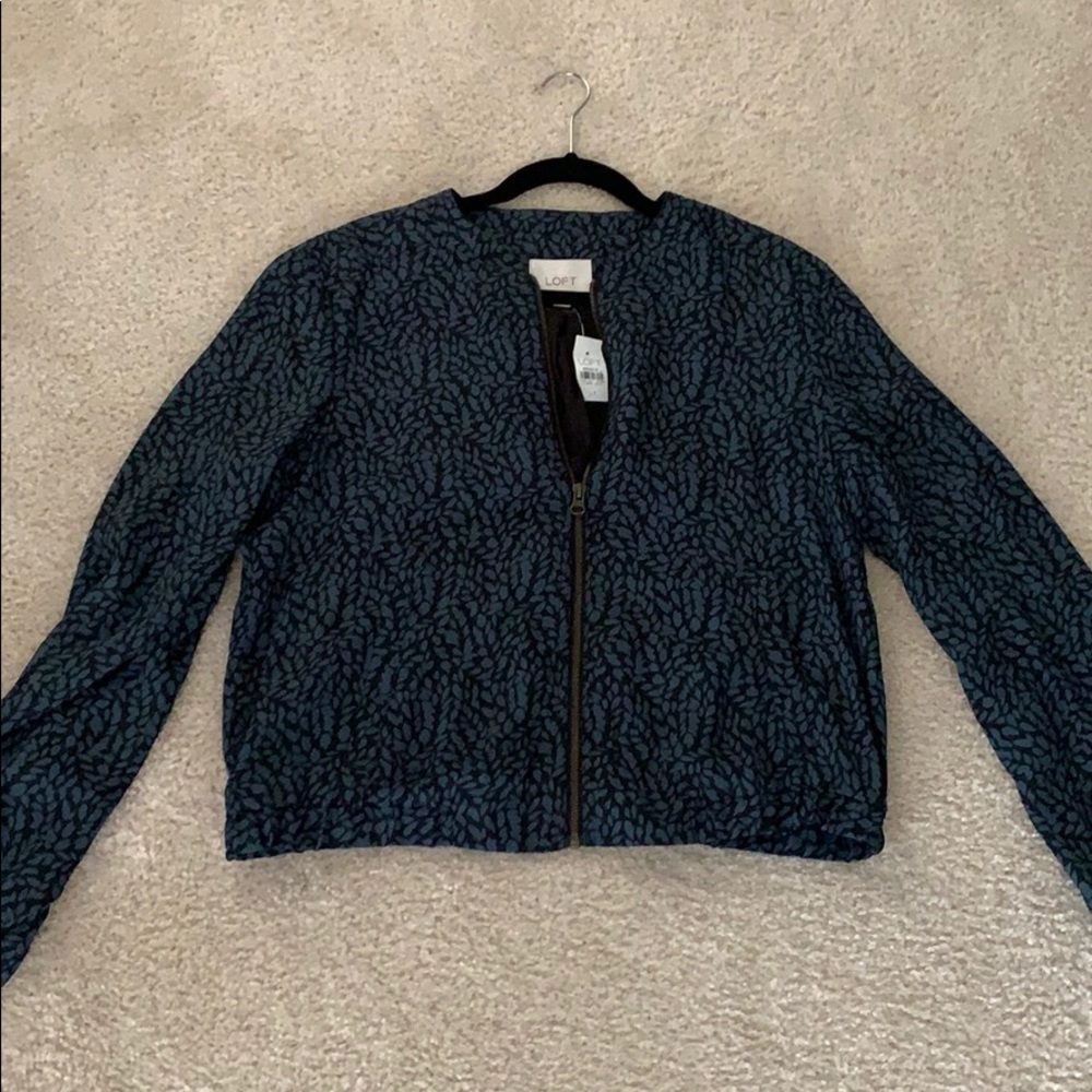 NWT LOFT  SZ14T leaf pattern silk-like jacket